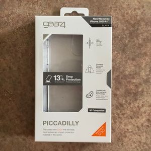 Gear4 Piccadilly iPhone 12 clear case